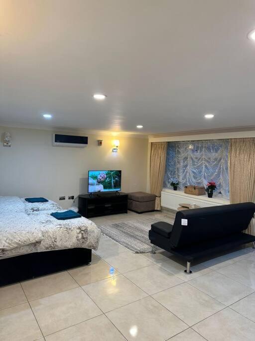 Studio Flat Gants Hill With Free Parking Redbridge Zewnętrze zdjęcie