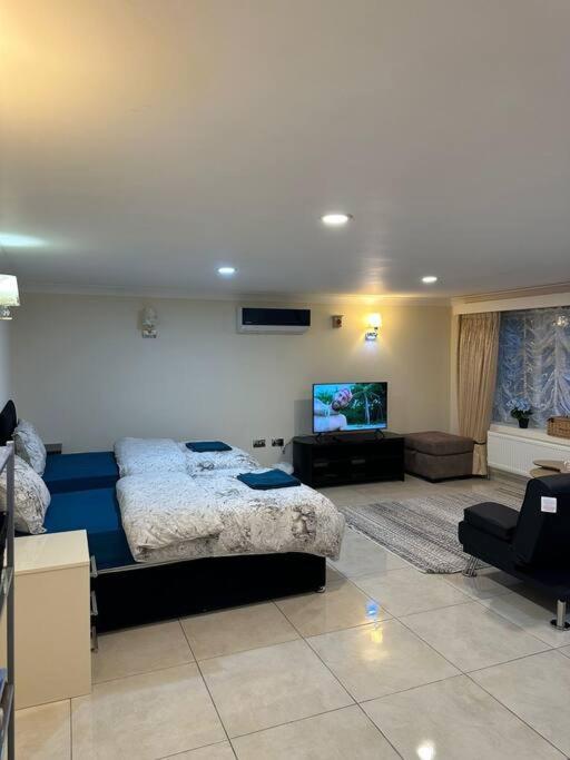 Studio Flat Gants Hill With Free Parking Redbridge Zewnętrze zdjęcie