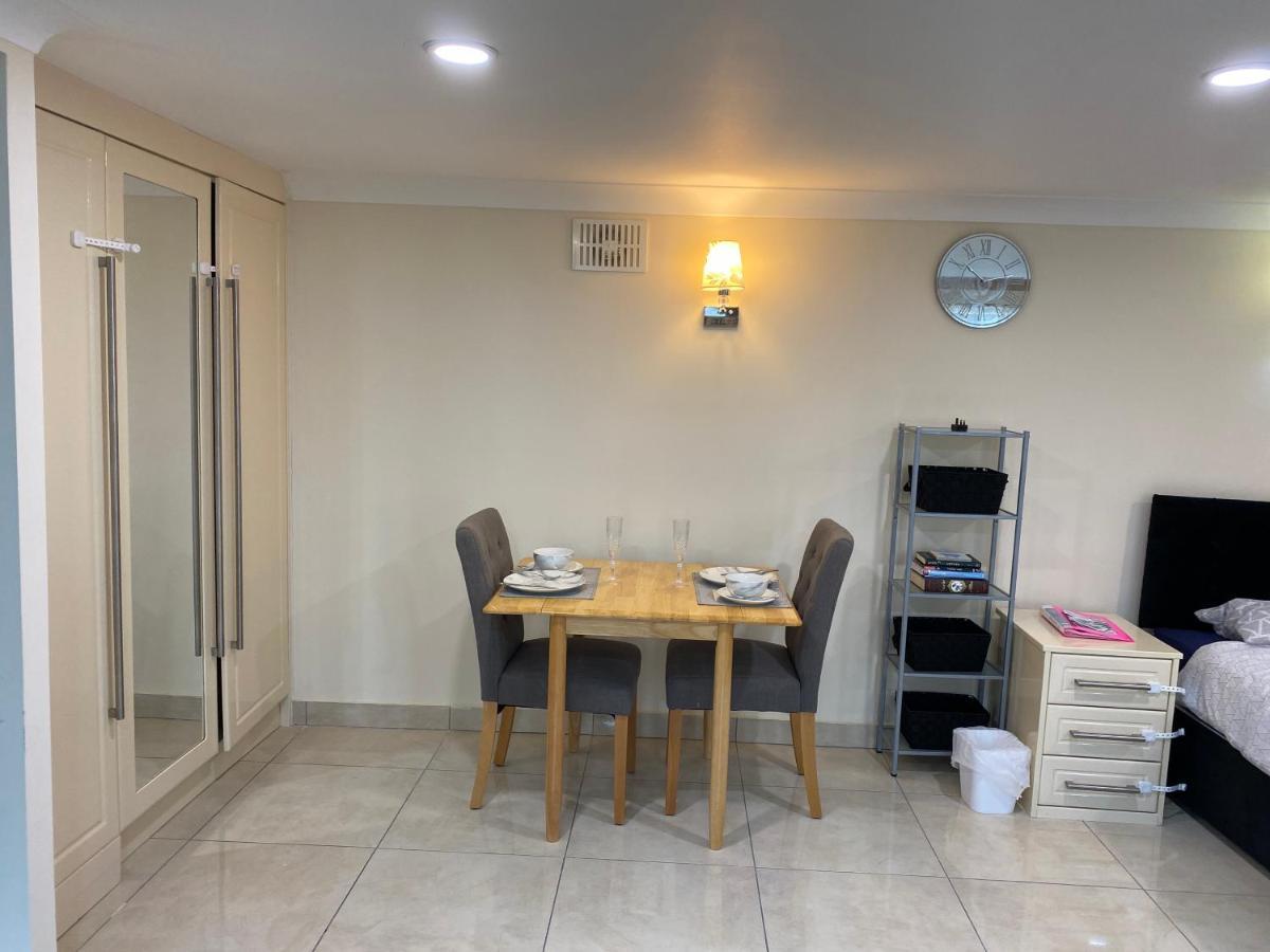 Studio Flat Gants Hill With Free Parking Redbridge Zewnętrze zdjęcie